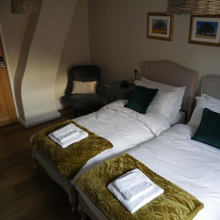 Hotel The Fox And Hounds Whittlebury Esterno foto