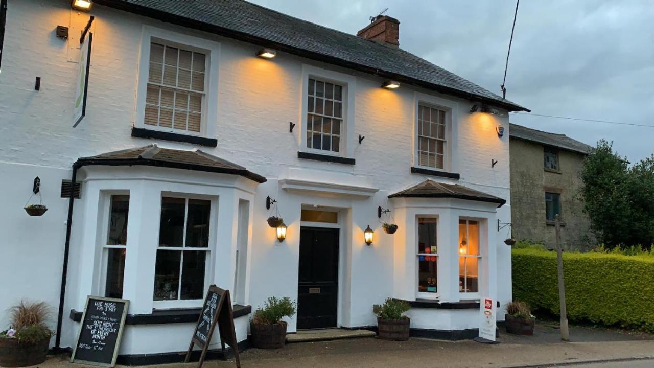 Hotel The Fox And Hounds Whittlebury Esterno foto