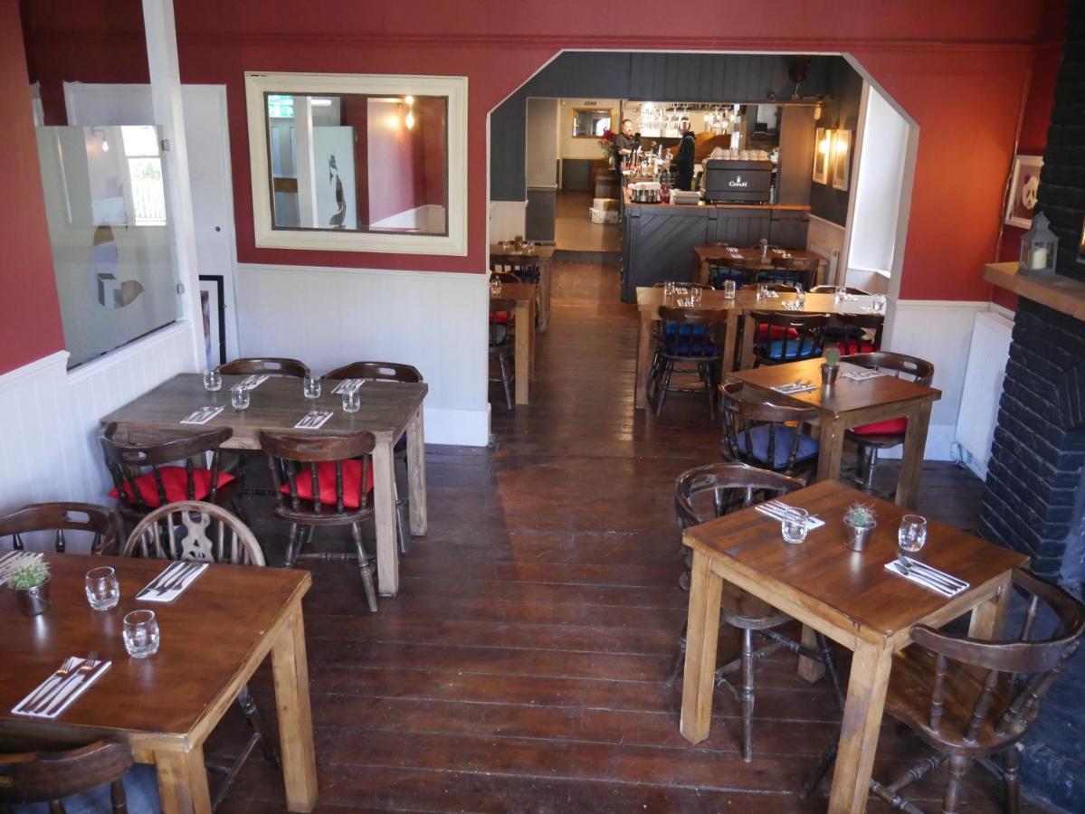 Hotel The Fox And Hounds Whittlebury Esterno foto