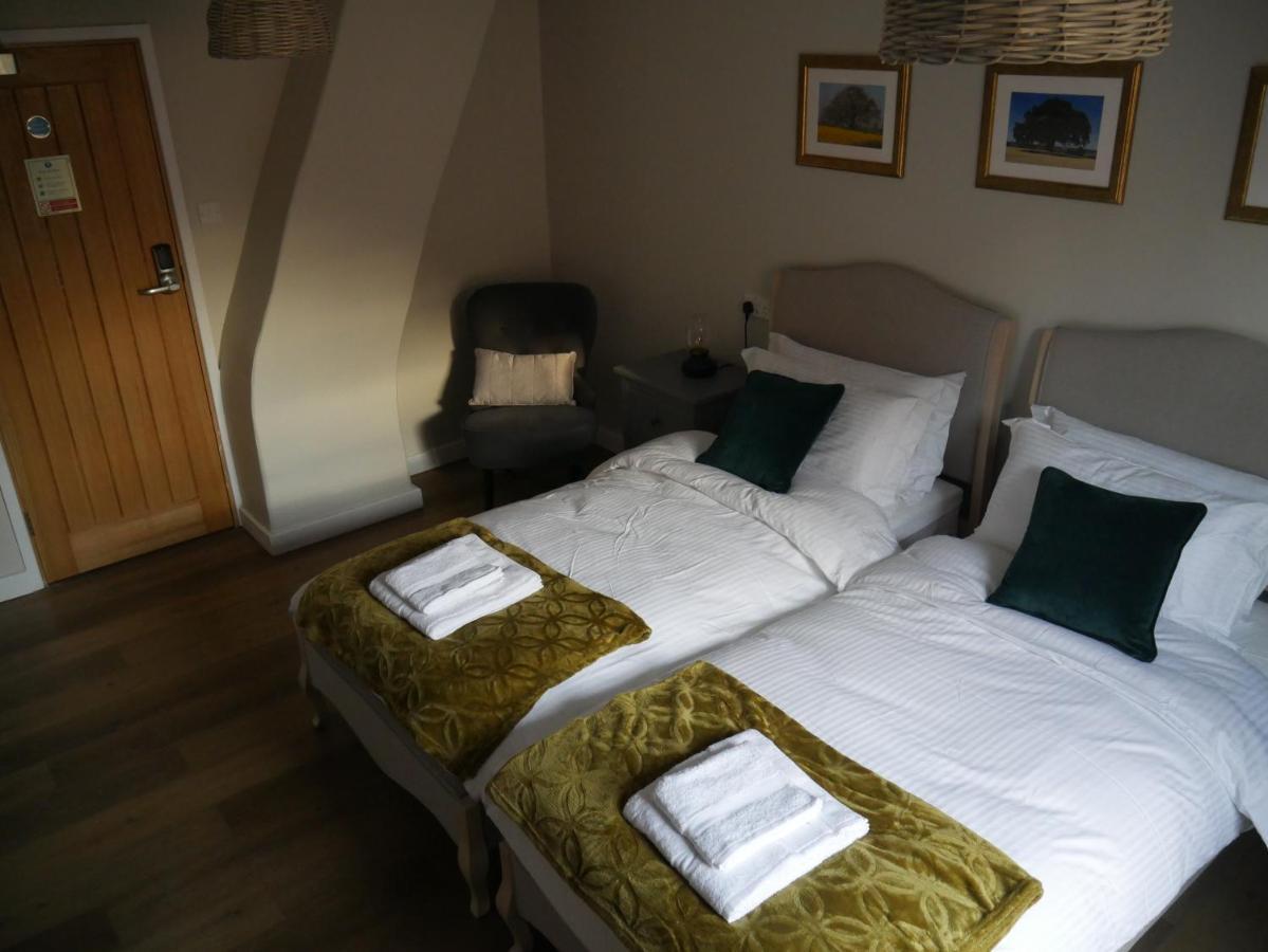 Hotel The Fox And Hounds Whittlebury Esterno foto